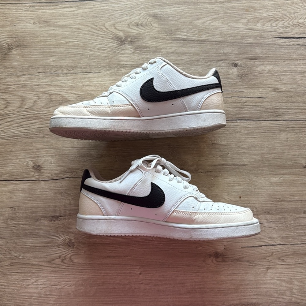 Nike White and Black Sneakers